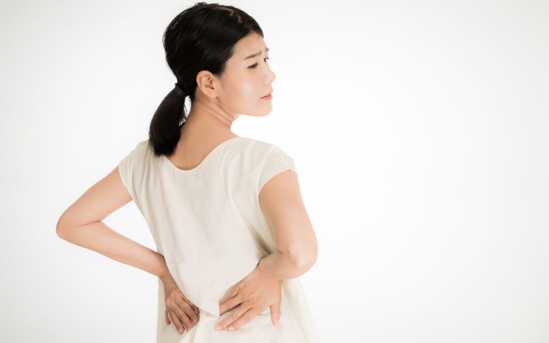腰痛をすぐに治すには？急性・慢性の腰痛を和らげる具体的な方法
